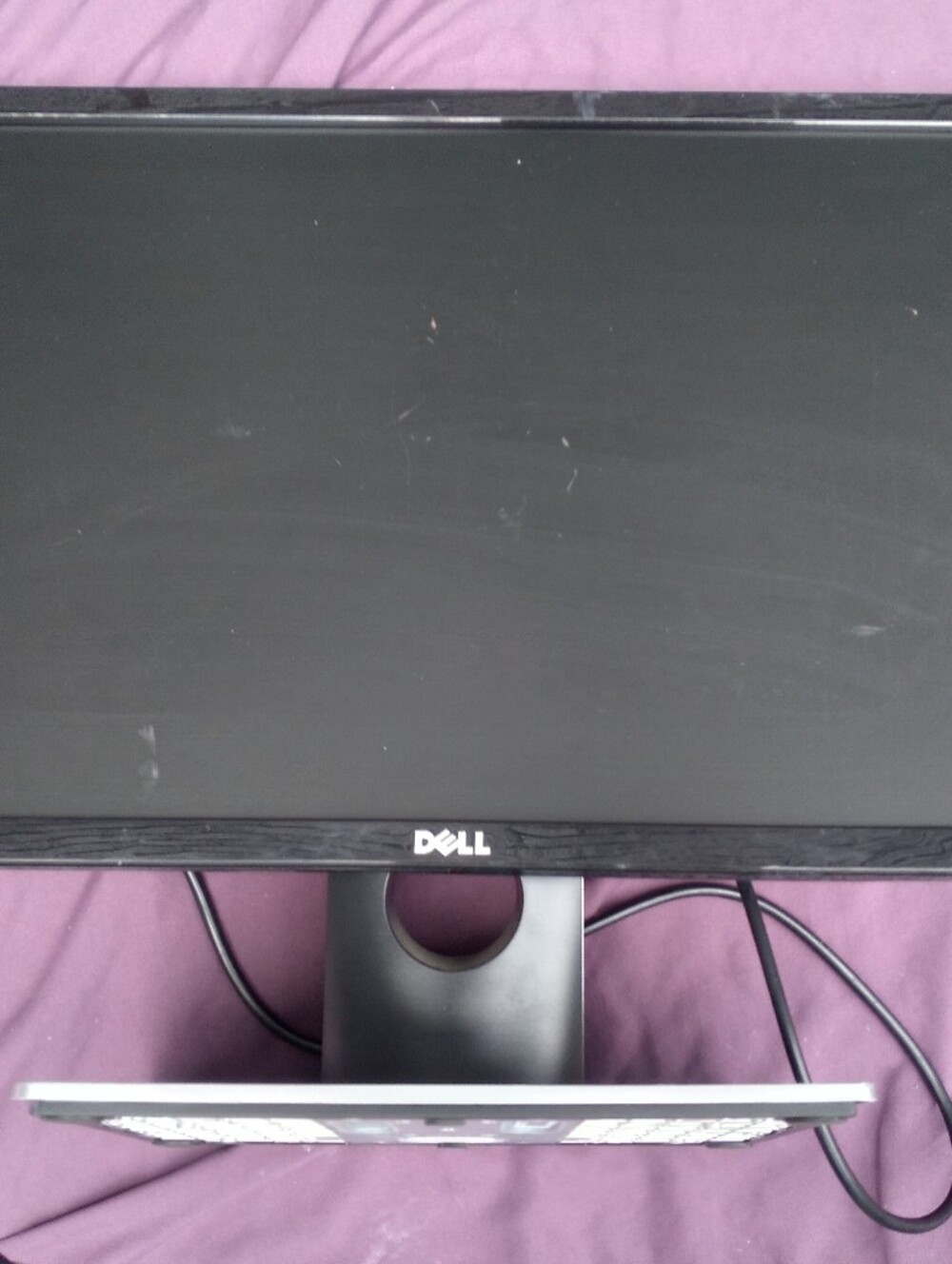 Dell 19 Black LED Monitor with Silver Stand